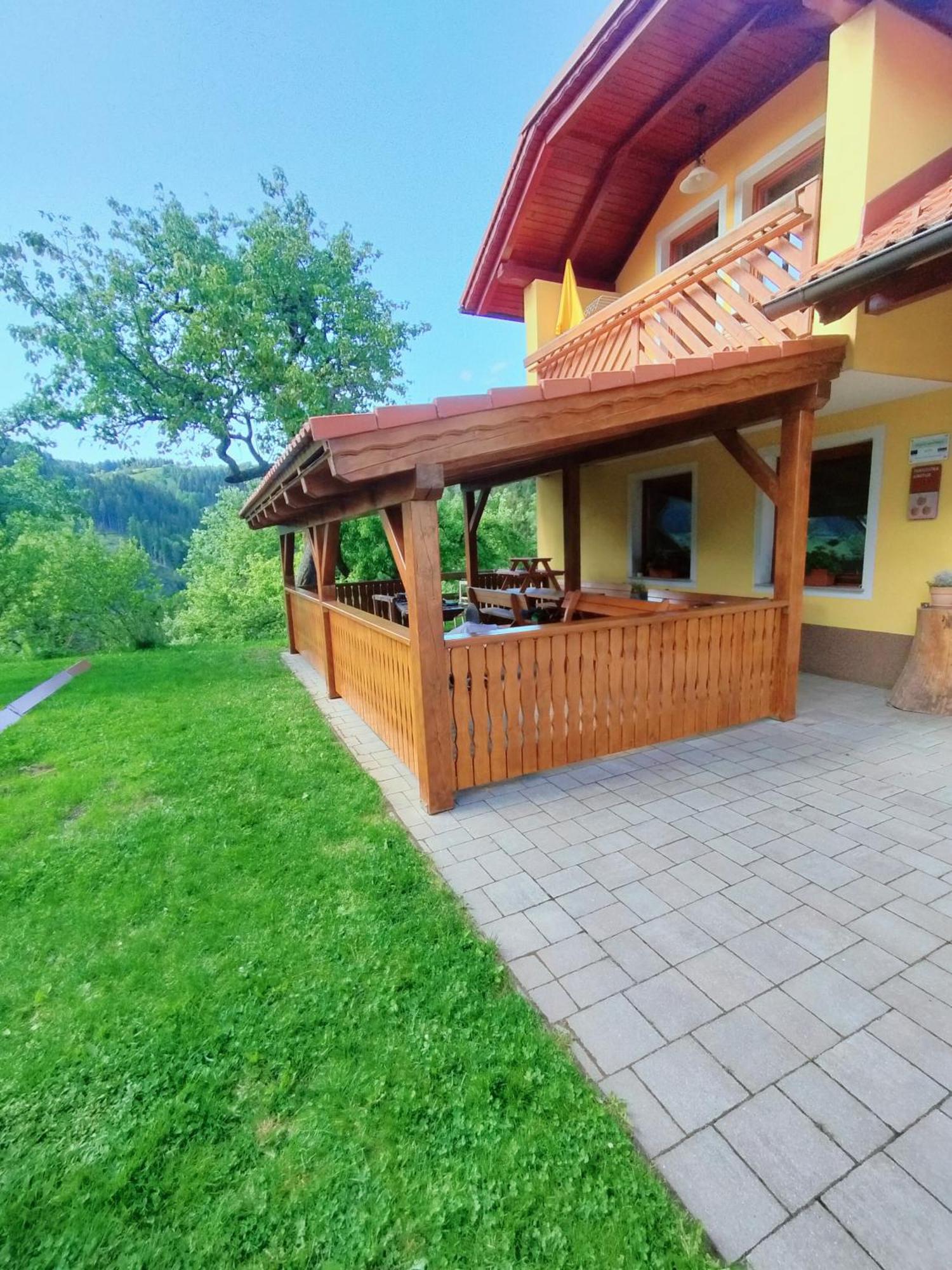 Apartments Organic Tourist Farm Gradisnik Prevalje Exterior foto