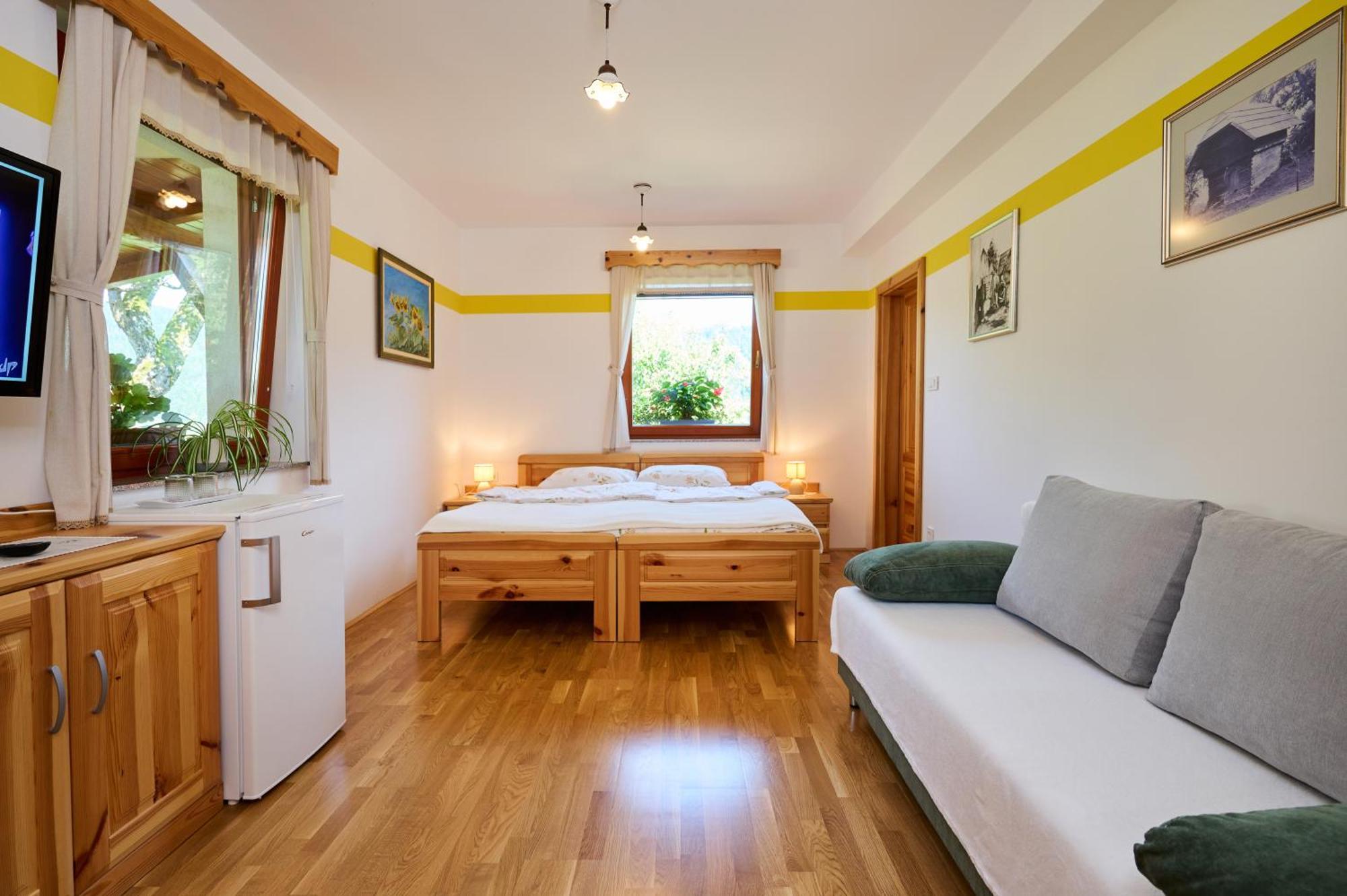 Apartments Organic Tourist Farm Gradisnik Prevalje Exterior foto