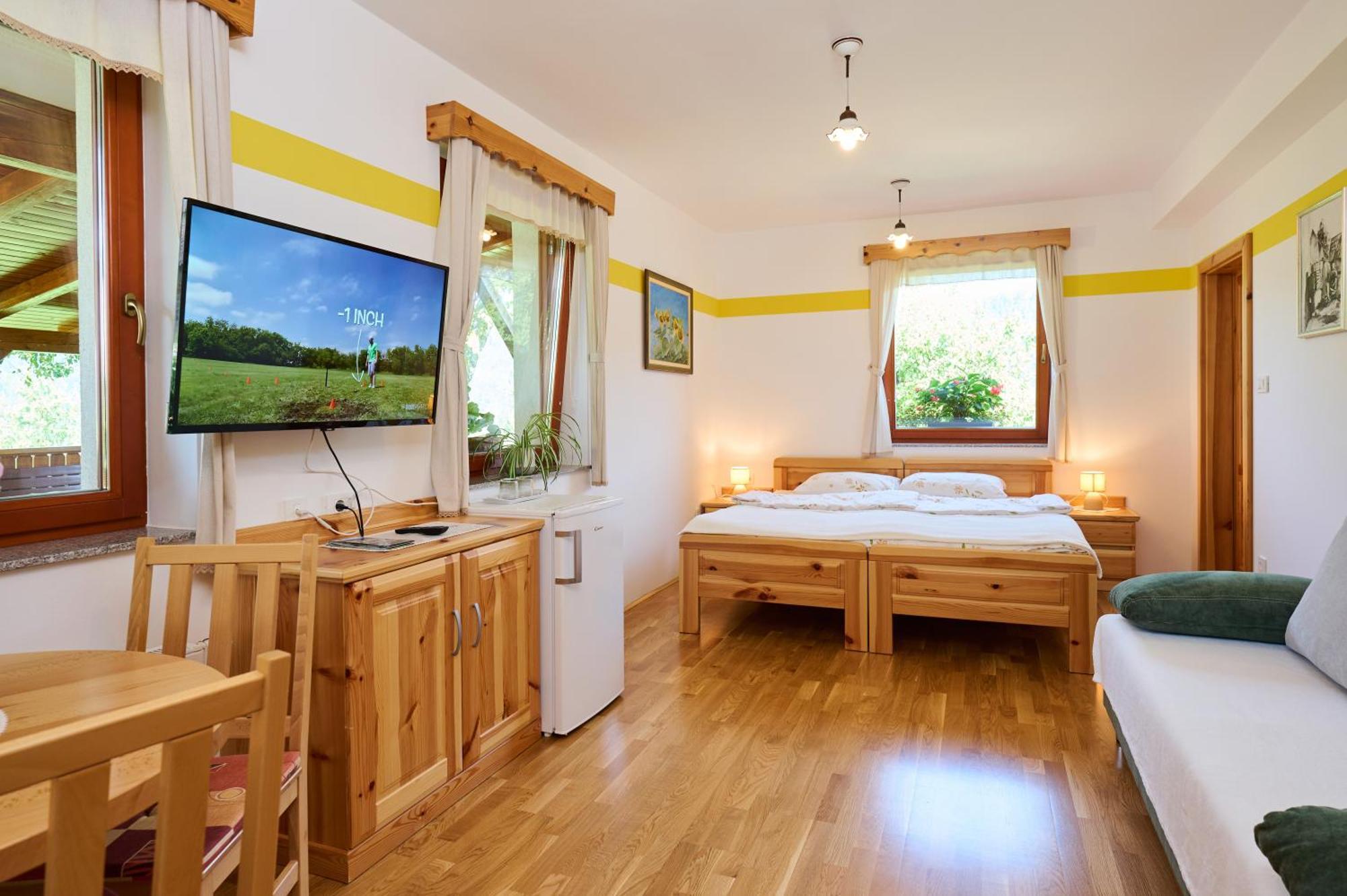 Apartments Organic Tourist Farm Gradisnik Prevalje Exterior foto